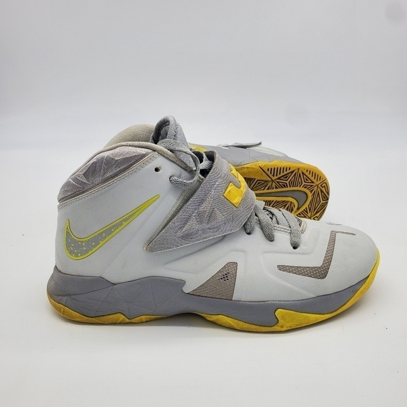 Nike Lebron Zoom Soldier VII 7 Shoes 6.5Y Grey Sonic Yellow 599818 001 - Picture 11 of 11